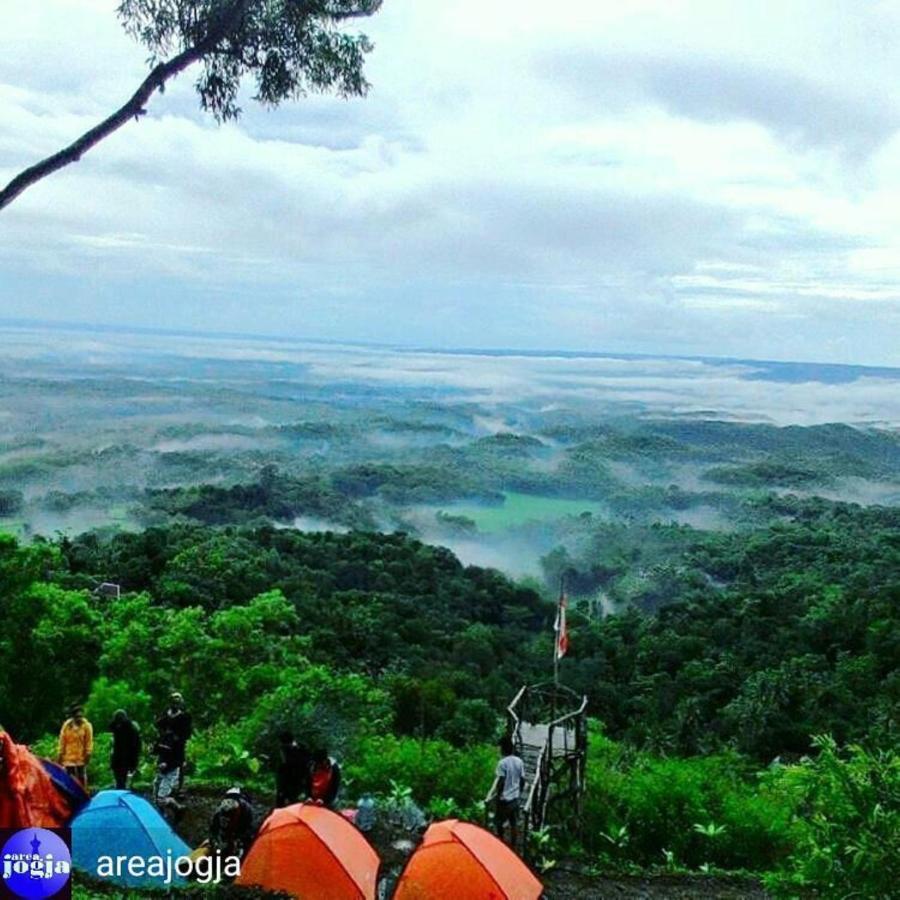 Seribu Batu Songgo Langit Resort & Camp Bantul Zewnętrze zdjęcie