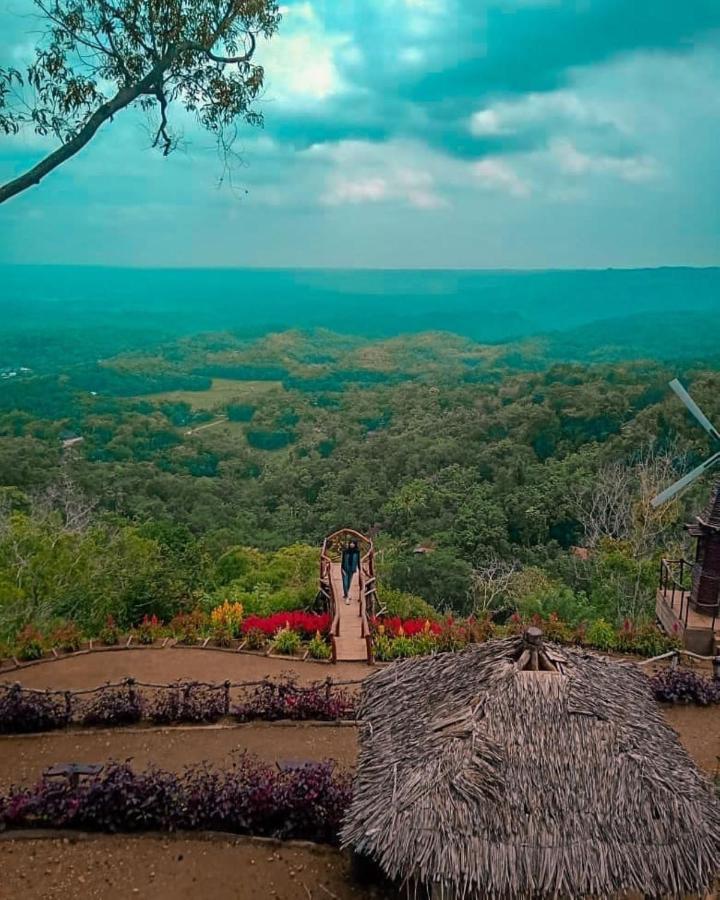 Seribu Batu Songgo Langit Resort & Camp Bantul Zewnętrze zdjęcie